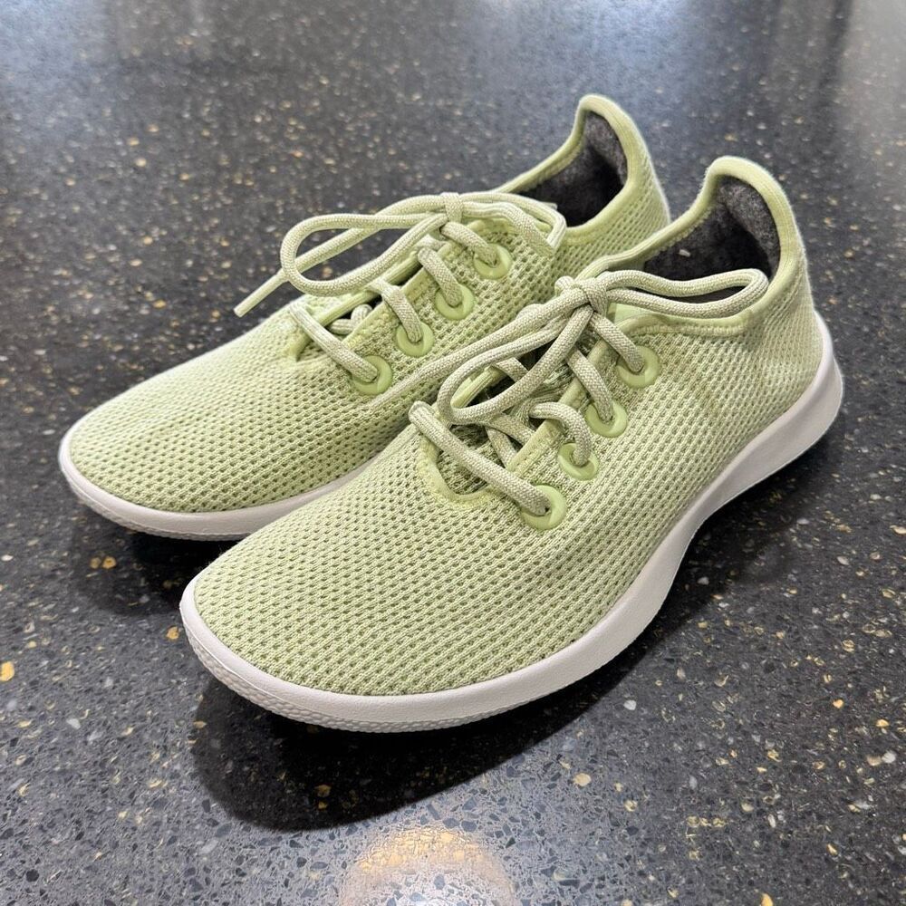 Allbirds Tree Runner Light Green. Size 8.